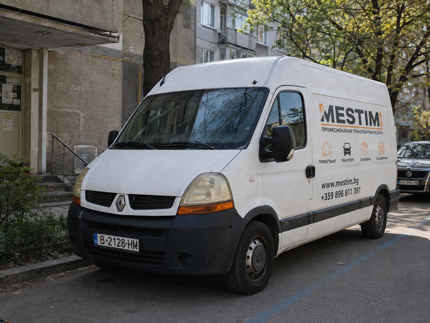 Брандираният бус на MESTIM за междуградско преместване от Варна